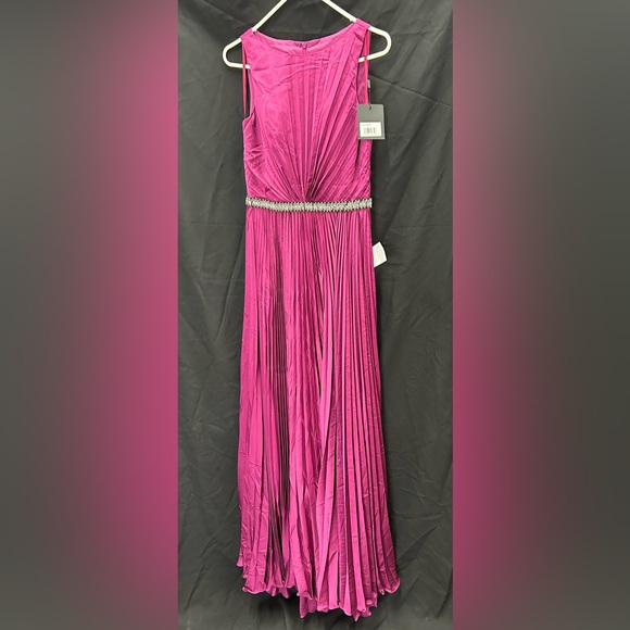 IEENA FOR MAC DUGGAL 26610 NWOT Pleated Sleeveless Bateau Gown - Picture 4 of 7